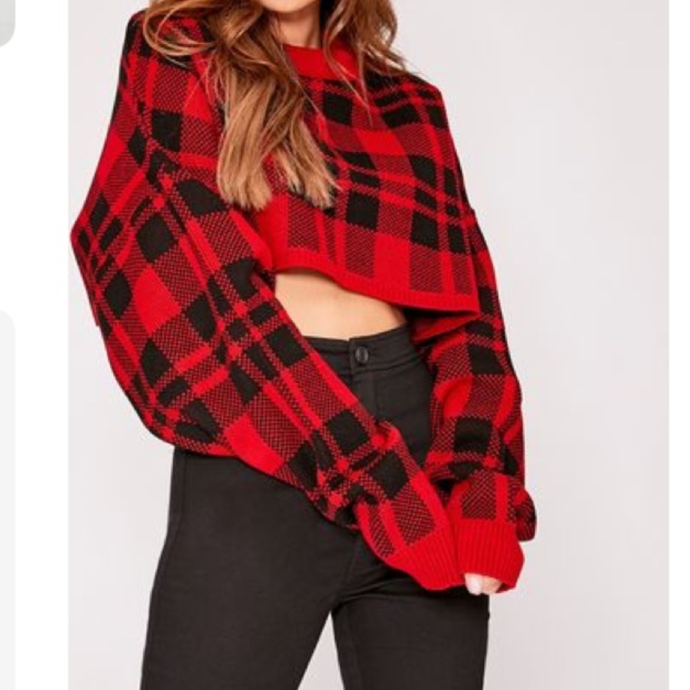 Red checked cropped jumper ❤️